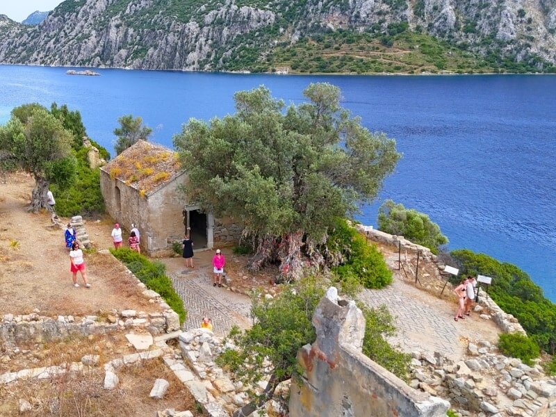 Kamelya Adası | Manastır Kalıntıları ve Dilek Ağacı