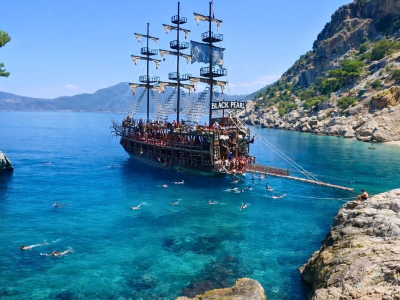 Black Pearl ve Altı Farklı Durak