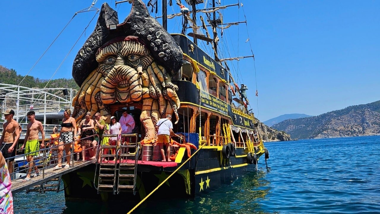 Marmaris Mamma Mia Korsan Tekne Turu