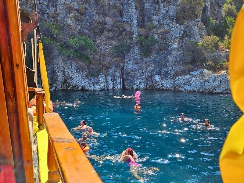 Marmaris Koylarında Yüzün