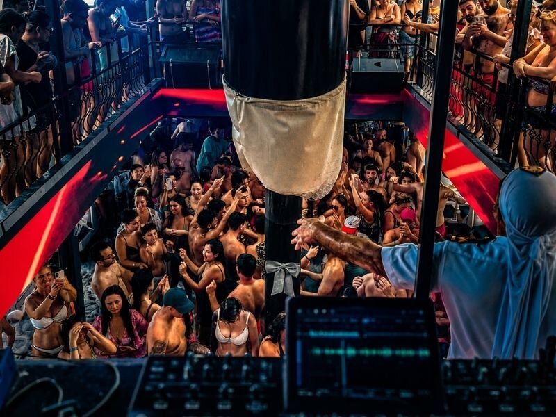 Akşam Yemeği + Köpük Partisi + DJ